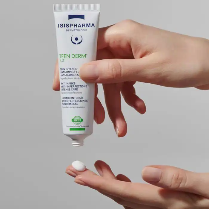 isispharma teen derm az soin intense 30ml
